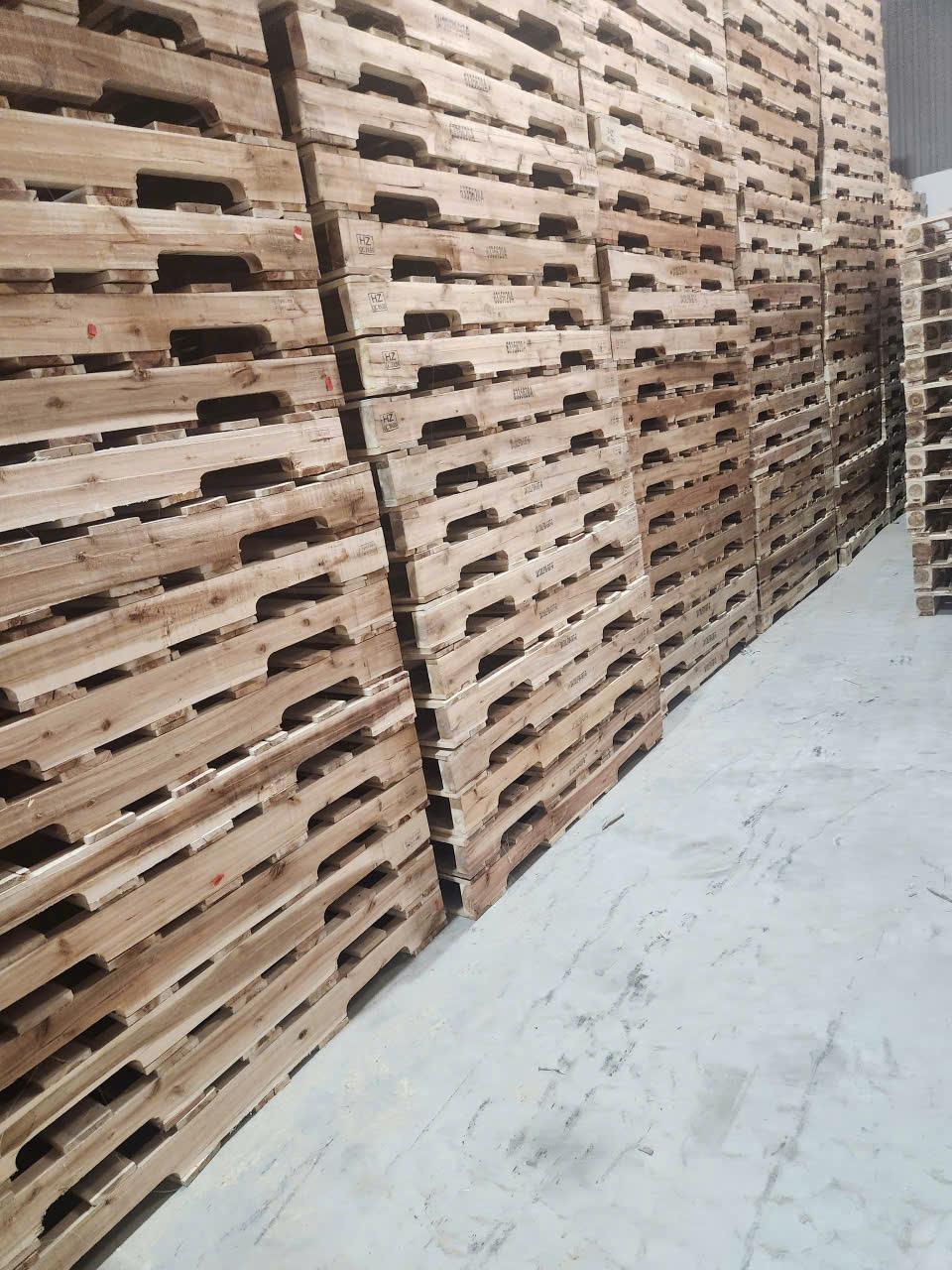 Pallet gỗ cũ - hình ảnh 4