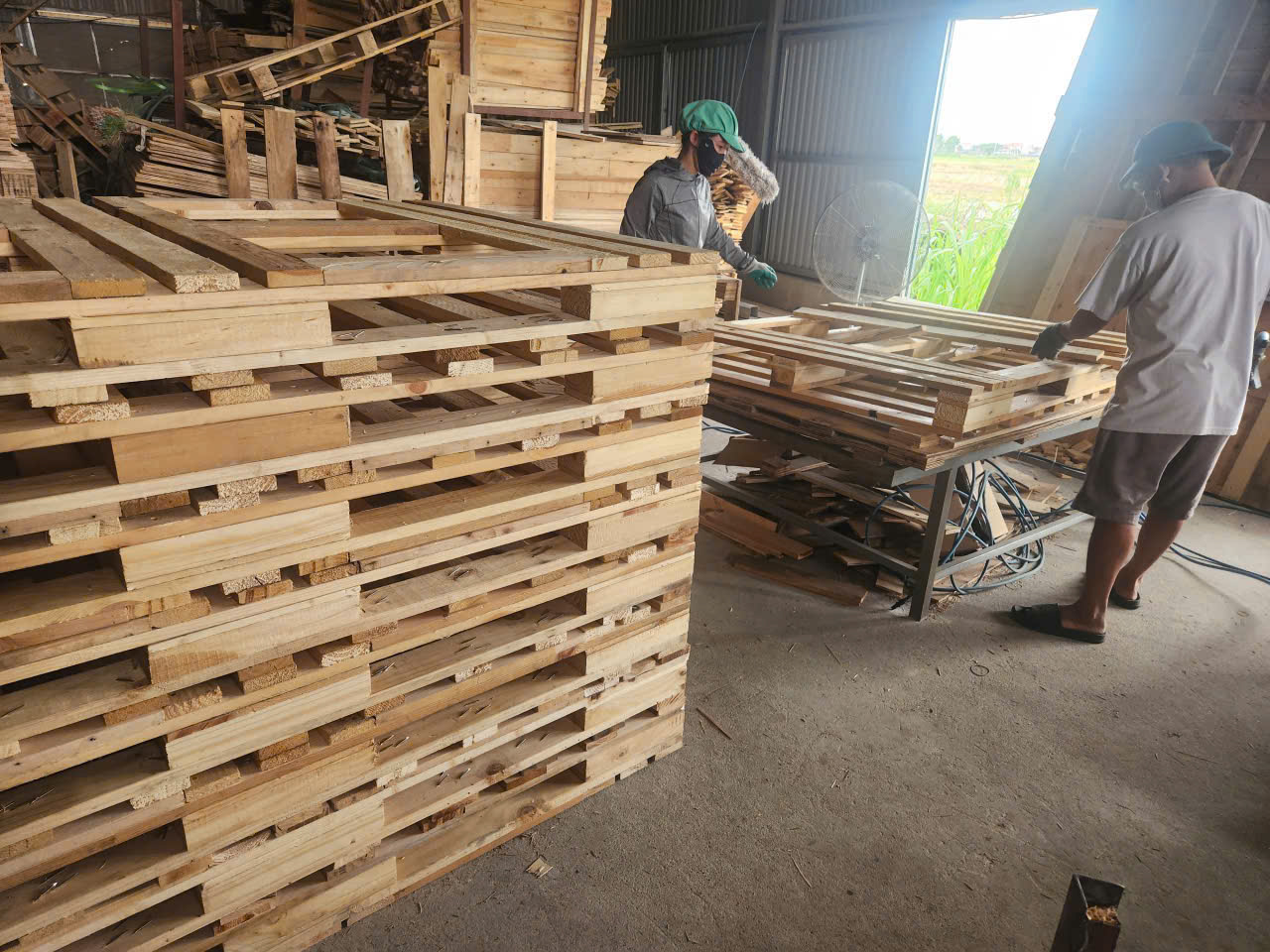 Gia công trong xưởng tại Hoàng Phát